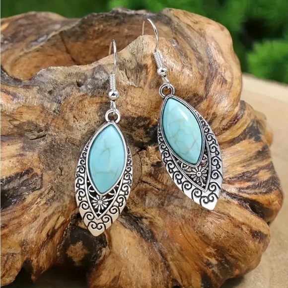 Silver and Turquoise Jewelry Set NWT - Picture 3 of 4